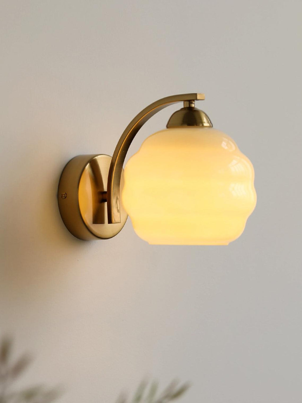 Art Deco Glass Wall Light / ∅ 5.9″ x H 6.3″ / Dia 15cm x H 16cm / Gold+Beige