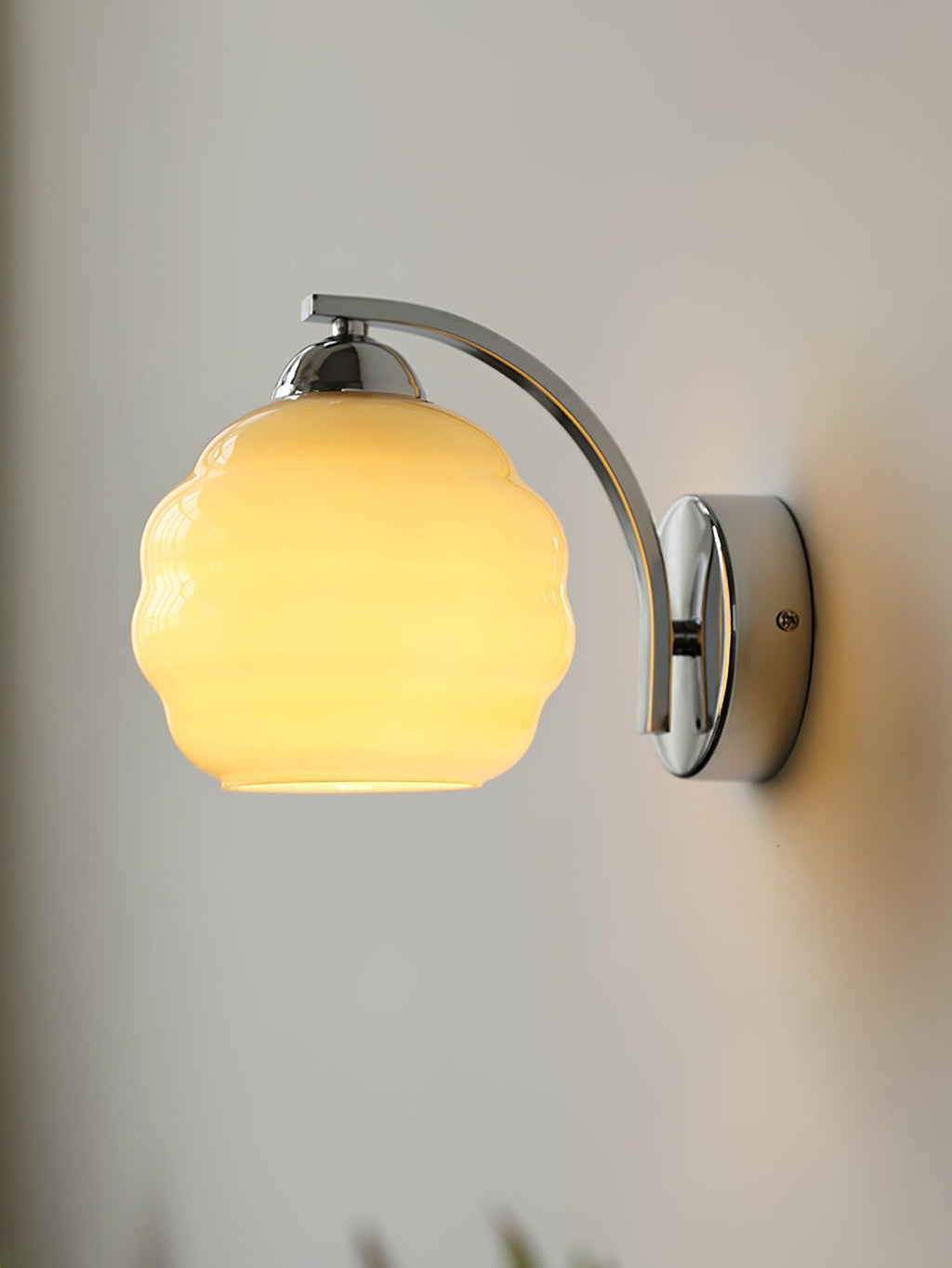 Art Deco Glass Wall Light / ∅ 5.9″ x H 6.3″ / Dia 15cm x H 16cm / Chrome+White