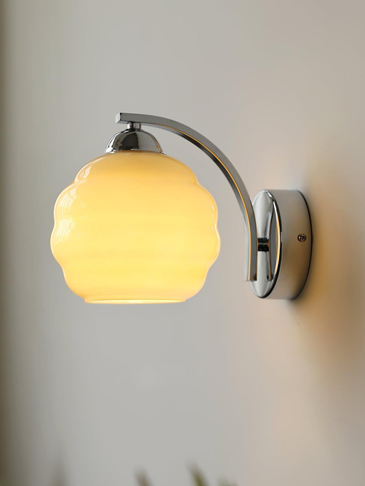 Art Deco Glass Wall Light / ∅ 5.9″ x H 6.3″ / Dia 15cm x H 16cm / Chrome+White