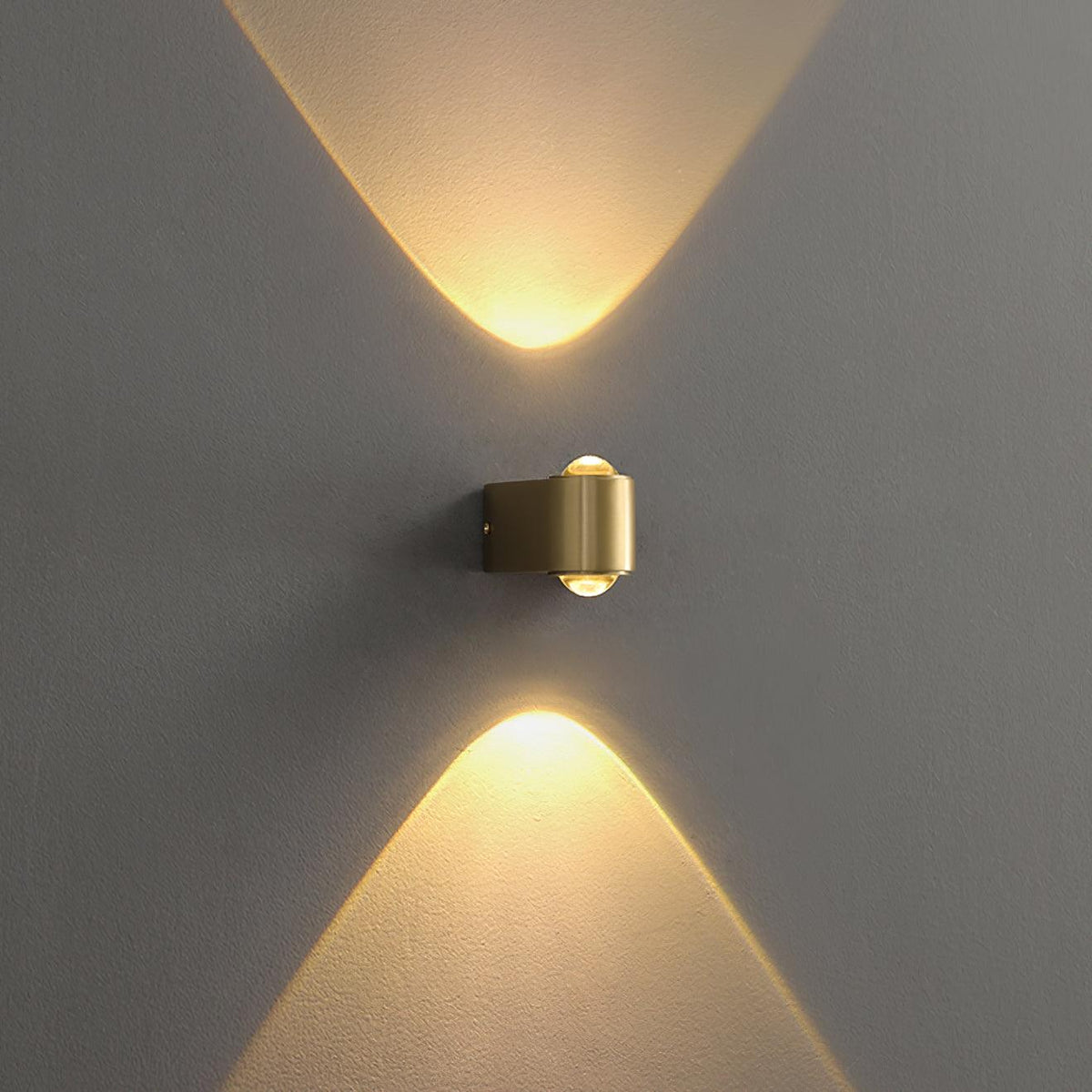 Compact Brass Glass LED Wall Light / L 11.8″ x W 2.4″ x H 1.9″ / L 30cm x W 6cm x H 5cm / Brass & Transparent / Cool White
